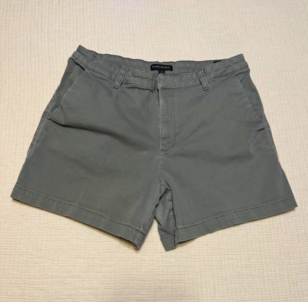 Banana Republic Women's army green Chino Shorts Cotton Pockets Size 14 5"